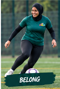 Woman in teal DRIBLR shirt playing football — Play